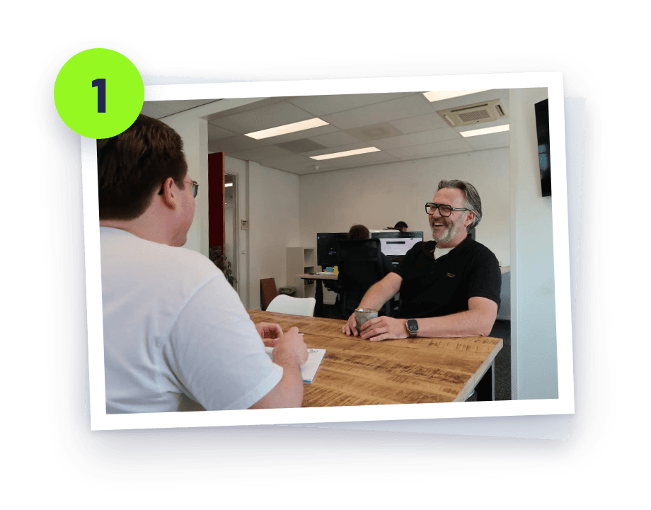 A conversation at the table in the office